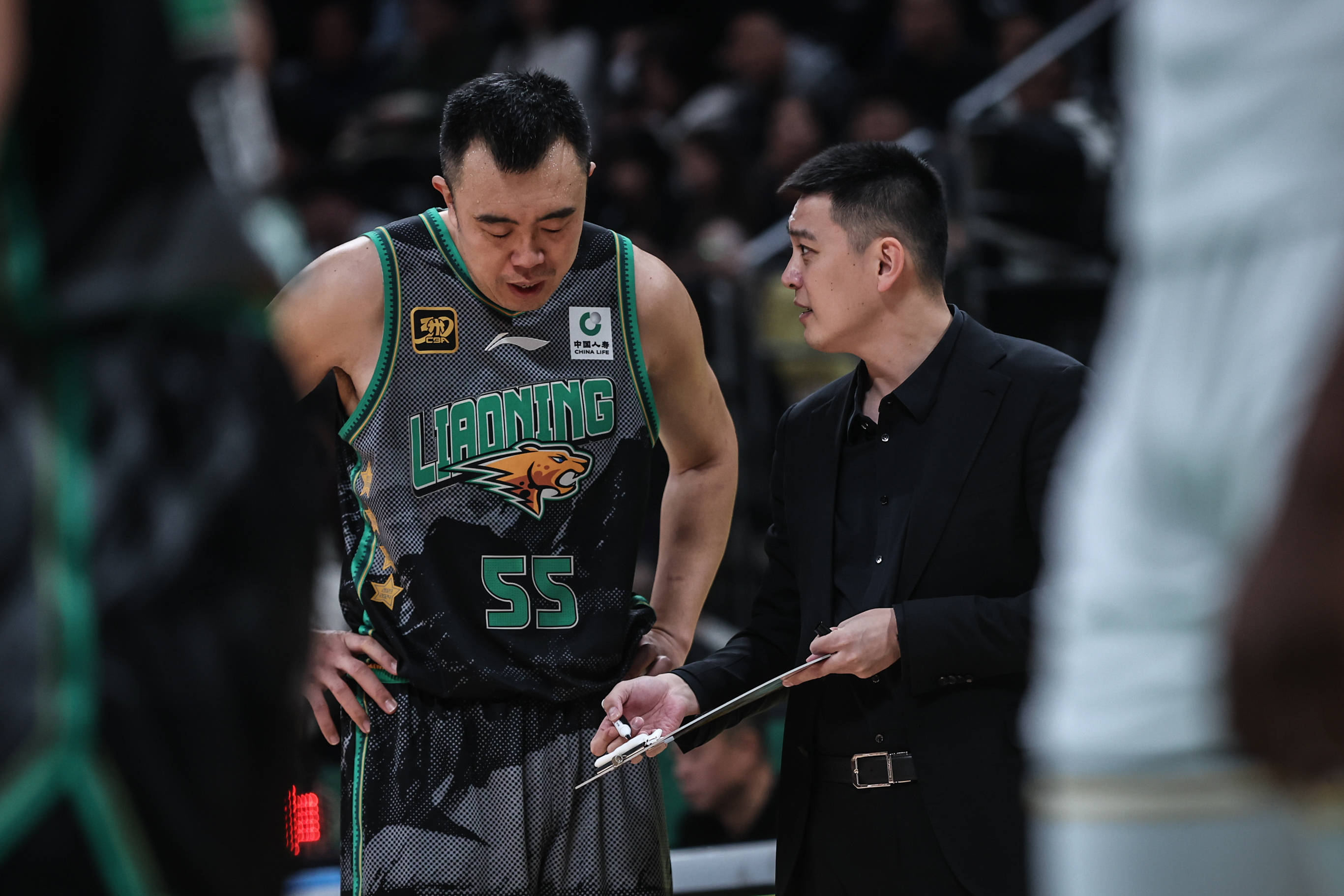 辽宁队在赛场上表现出色，实现连胜 